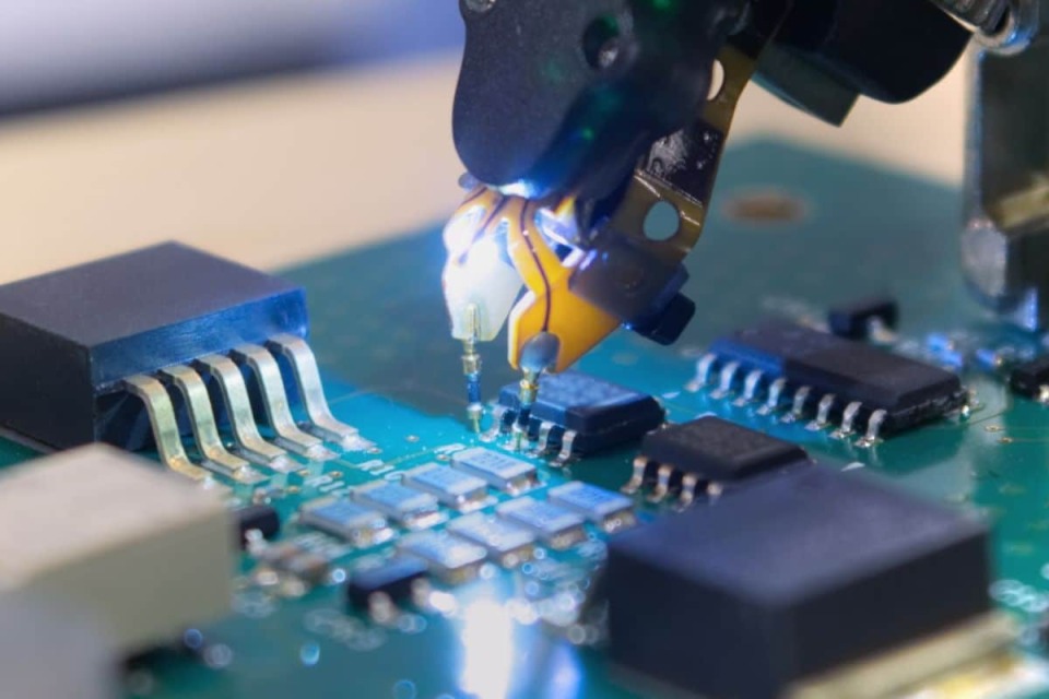 印度芯片雄心 下月建厂，18个月内首批国产芯片与线路板计划出炉